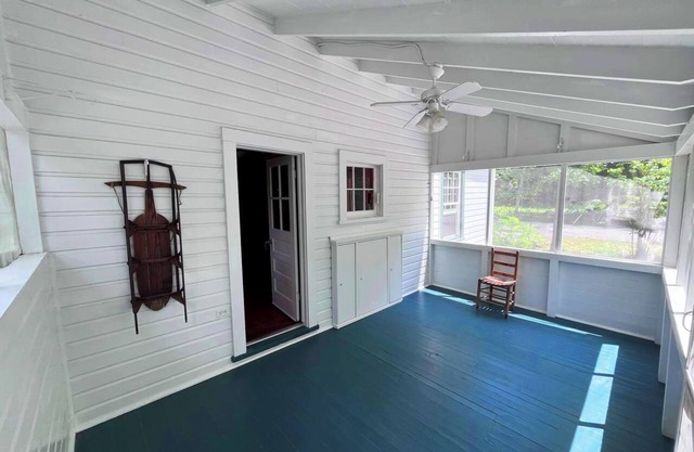Rustic Colonial Chalet w/AC, only 40 minutes from Washington, D.C. - 2 bedrooms