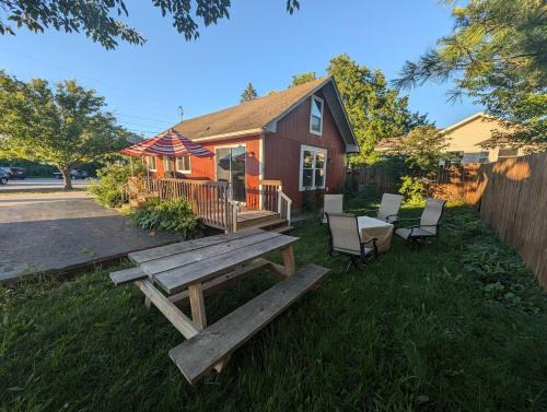 Rustic Cottage Downtown Twin Lakes