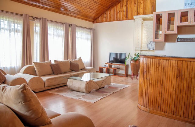 Rustic cottage with chimney & garden UN BLUEZONE