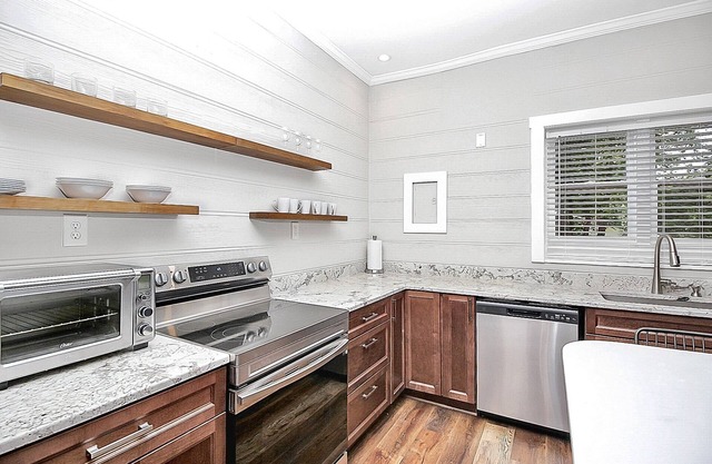 Rustic Cottage with GAME ROOM and Fire Pit Fully Fenced Yard!