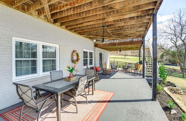 Rustic Cowboy Ranch Retreat Stay Near Nashville