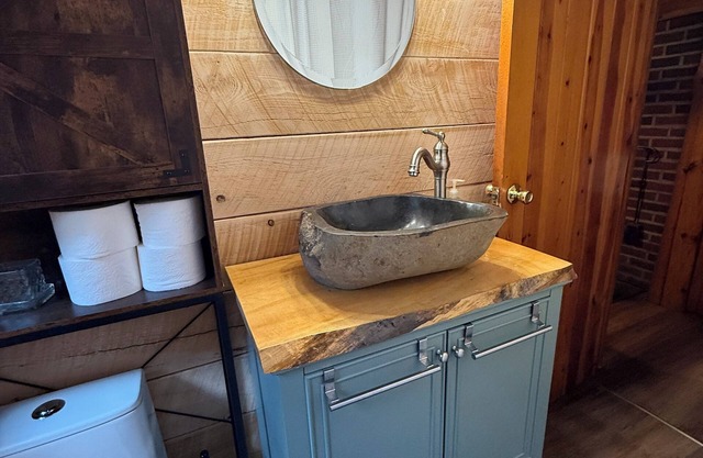 Rustic Cozy 2-bedroom w/loft Log Cabin in Island Falls surrounded by wildlife