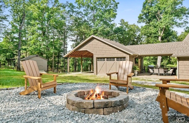 Rustic Luxury | Hot Tub | Beaver Lake