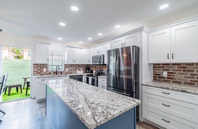 ★RUSTIC RESERVE★ Walk to Hyde Park, SOHO, Bayshore