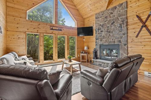 Rustic Retreat - Fire-pit Hot-Tub and more