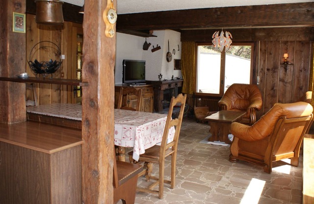 Rustic, sunny cottage, garden on the heights of Champex, lake view