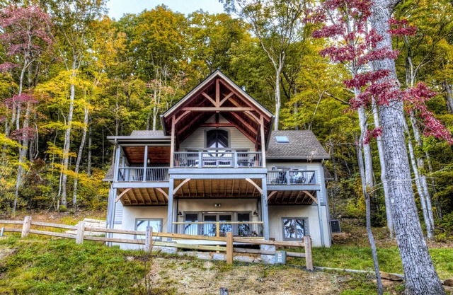 Rustic Timber | Luxury Timber Frame in the Heart of Montreat | Streams, Hiking, Close to Asheville