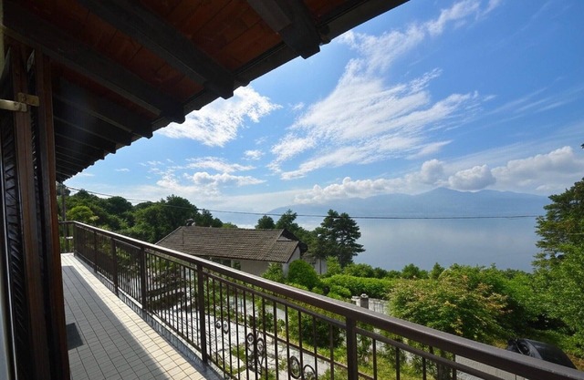 Rustic Villa with Lake Views