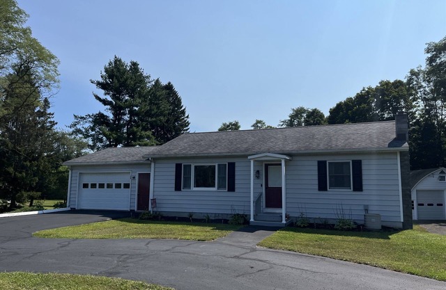 Ruth's Creekside - Recent renovation, 3bdrm, large lawn