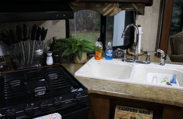 RV Glamping at the Knife Lake Getaway Homestead- King's Corner