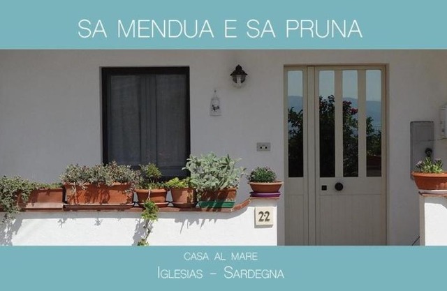 SA MENDUA E SA PRUNA casa al mare