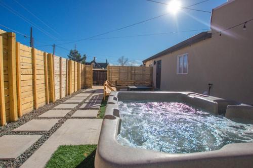 Sage Suite at ArnoTriplex! Hot Tub and Pet Friendly!