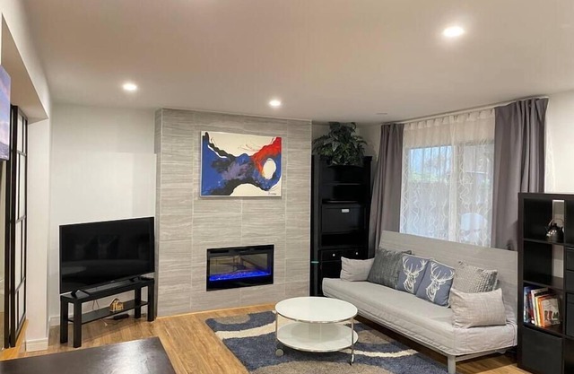 Sakura Suite Near Skytrain, SFU