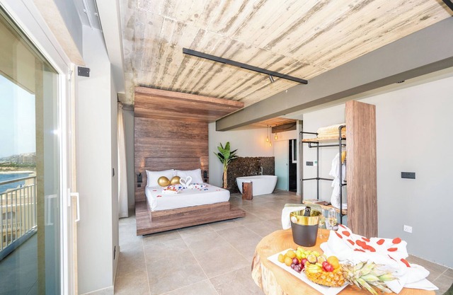 Salini Suites Luxury Studio Apartments With Sea View and Bath