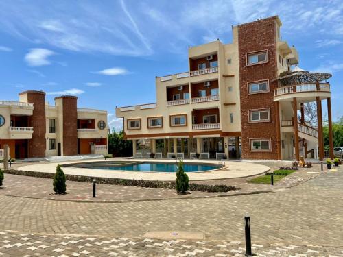 Sally Beach Hotel Yenne