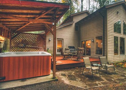 Salmonberry Retreat - Meredith Lodging