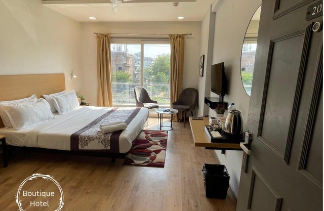 Saltstayz Sector 39- Near Rajiv Chowk & Sohna Road