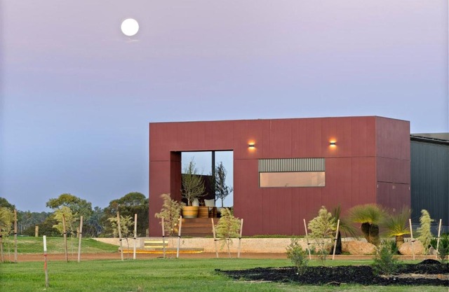 Samphire Chalet Banksia - A Serene Natural Beauty