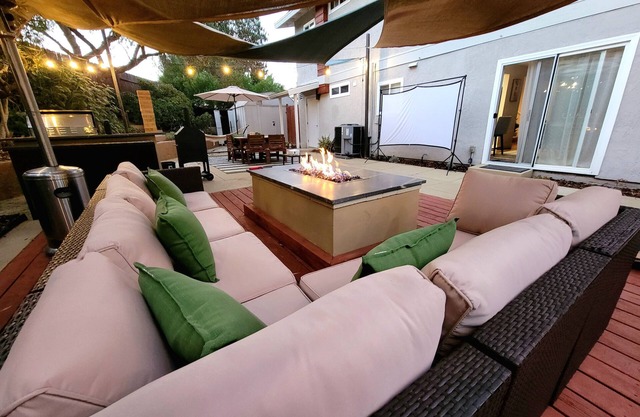 San Diego's 4-bed Oasis with Hot Tub, Gym, Outdoor Theater & Huge Yard.