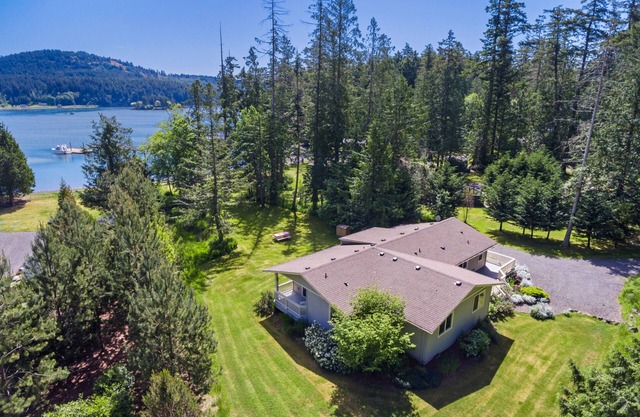 San Juan Island Beach House, Waterfront Lodging just minutes from Roche Harbor!