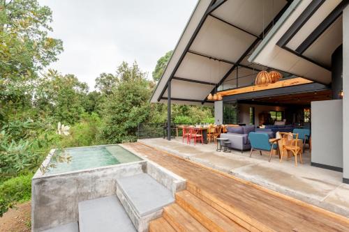 San Simon Retreat with Private Garden and Mountain Views