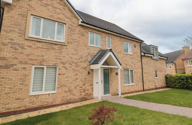 SANCTUARY VIEW, pet friendly, with hot tub in Morpeth