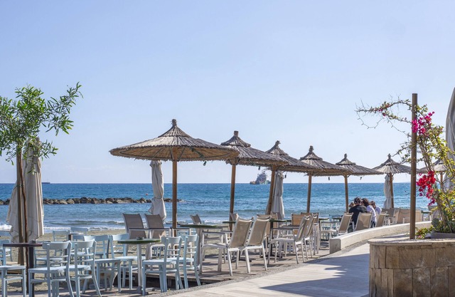 Sanders Crystal 2 - Darling 3-bdr Apt With Shared Rooftop