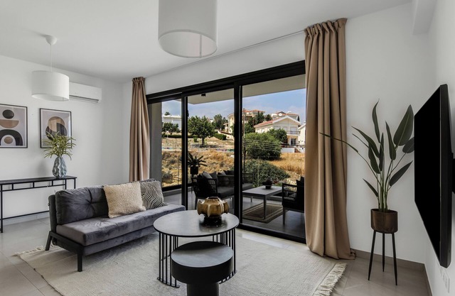 Sanders Elgio - Delightful 2-Bdr Apt with Balcony