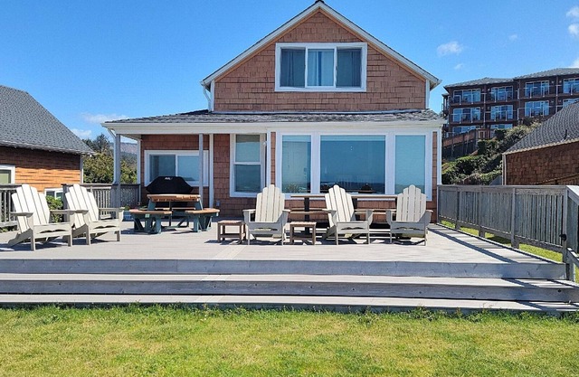 Sandpiper 1388 - Beachfront! - Beachcomber Vacation Homes