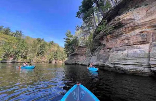 Sandstone Rustic Retreat & Dells Domes - 9 units- Sleeps 26