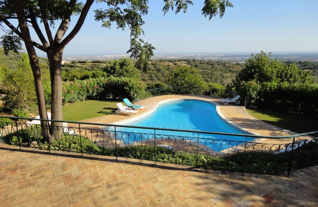 Santa Barbara de Nexe (Loule) Stunning Coastal Views, Heated Pool option.