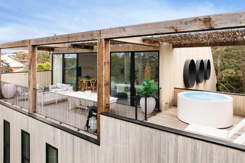 Santorini Blue Sorrento with heated spa and stunning views