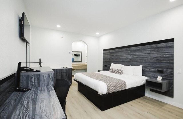 Sapphire Inn and Suites