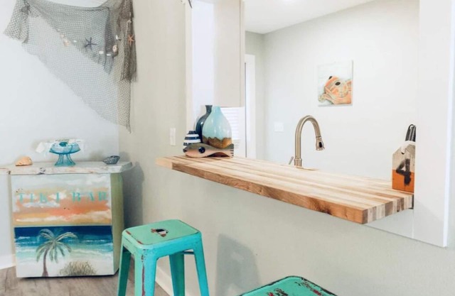 Sarasota Beach House themed designer cottage- sleeps 6 - pool- tropical oasis.