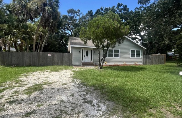 Sarasota Home, 3/2 with Mother-in-law suite near airport