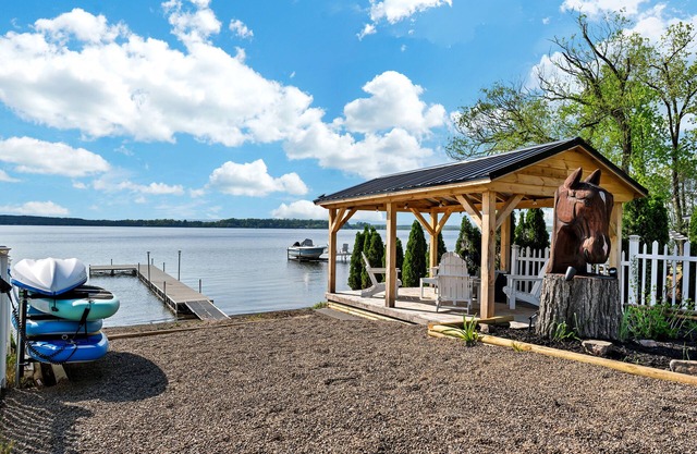 Saratoga 2br Lake Home beach & dock