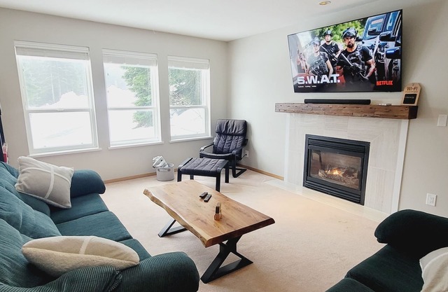 Sasquatch Mountain Spacious 3 Bedroom+Den townhome