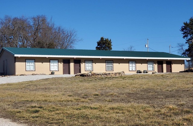 Sassafras Inn/Unit A - Close to Marina & Boat Launch; 30 min to Eureka Springs