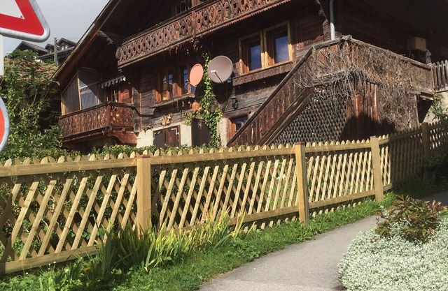 SAUNA AND COSY OLD WOODEN SWISS MOUNTAIN CHALET IN GRYON AND GARDEN