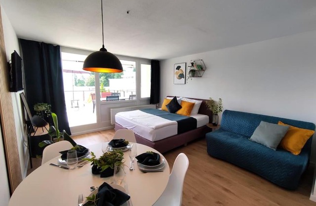 Sauna, Pools mit XXL-Terasse oder Kinderkino