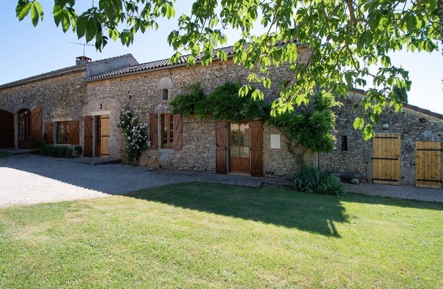 Sauveterre Pool Escape