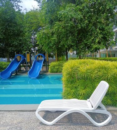 Savanna Executive Suites at Southville by D'KAY HOMES, Pool with Slide