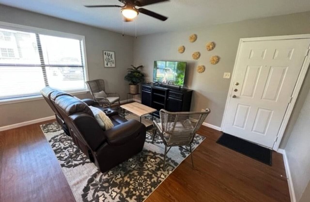 Savannah: 1st Floor-Walk to A&M-Comfy King Beds