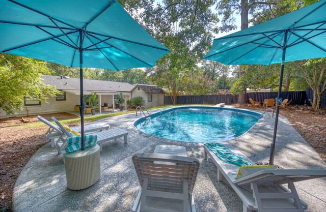 Savvy Oasis w/Pool, Sleeps 14