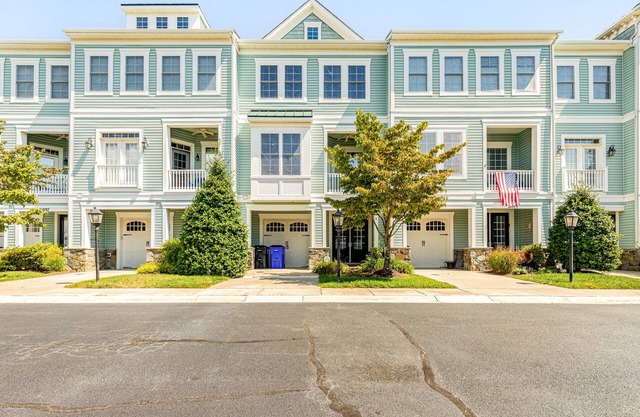 Sawgrass at White Oak Creek dog-friendly townhouse with a pool, tennis, & AC