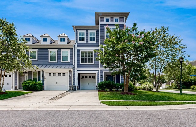 Sawgrass at White Oak Creek - townhome with AC, pools & gyms