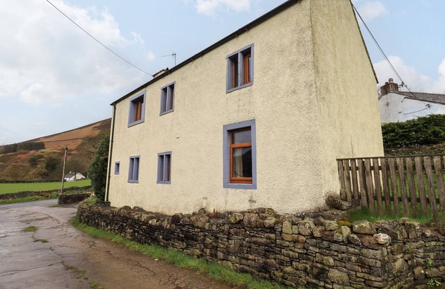 SCALES COTTAGE, pet friendly, character holiday cottage in Lorton