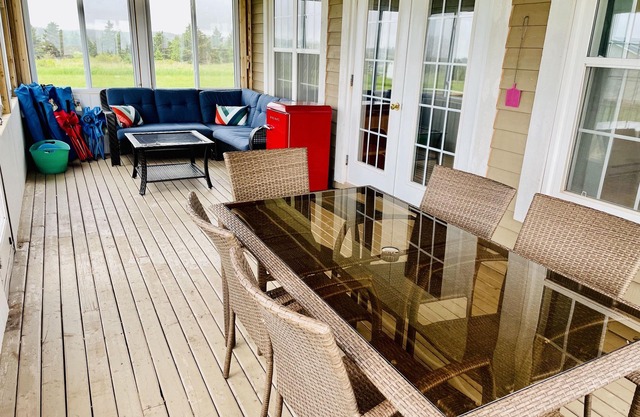 Scenic 3 bedroom cottage with hot tub, close to beaches and national park