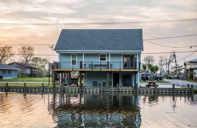 Scenic Bayou Side Home; Cocodrie Robinson Canal Bridge is open!