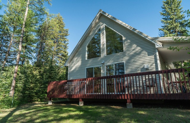 Scenic House Located At The Doorstep to West Glacier National Park Entrancen